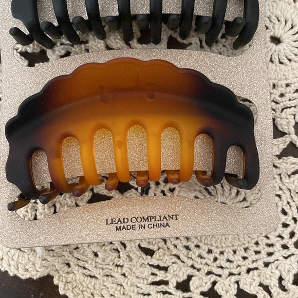 Natasha 2piece Large Hair Clips Black and Tortoise Shell - Picture 4 of 7